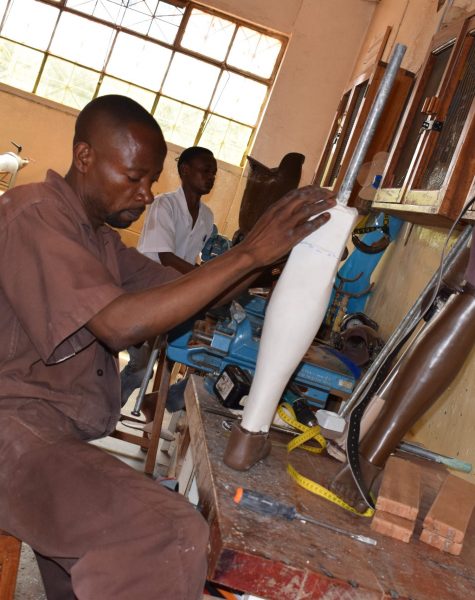 Appareillage orthopédique où on fabrique les orthèses, prothèses et autres appareils orthopédiques DSC_0434