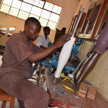 Appareillage orthopédique où on fabrique les orthèses, prothèses et autres appareils orthopédiques DSC_0434(1)